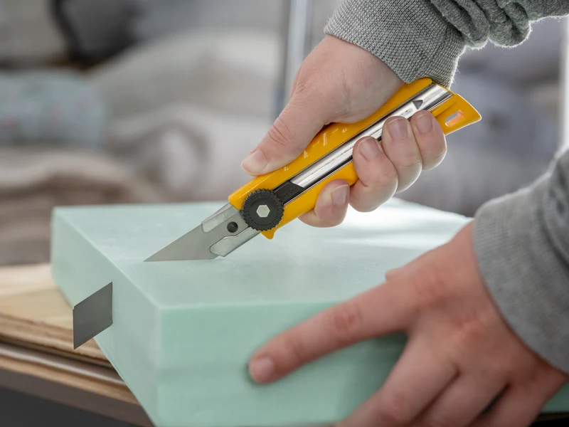 18mm Ratchet Lock Utility Knife with Solid Blade | L-1/SOL - Image 4